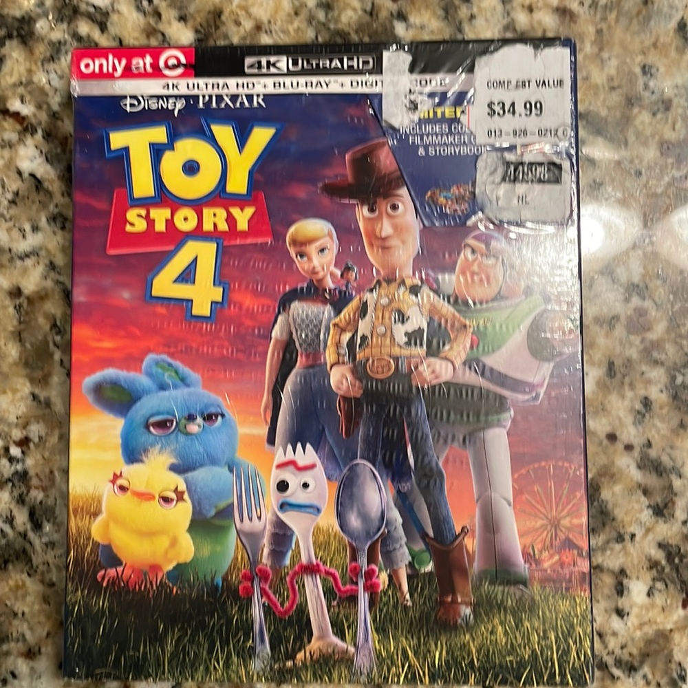 Toy Story 4 4K Ultra HD + Blu Ray + Digital Code